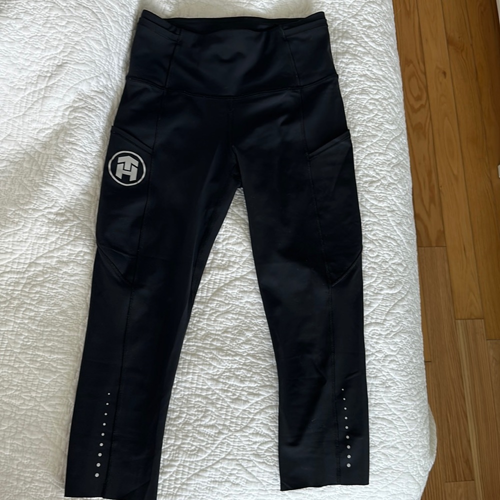 Black lululemon copped pant